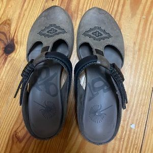 Womens OTBT slip on
